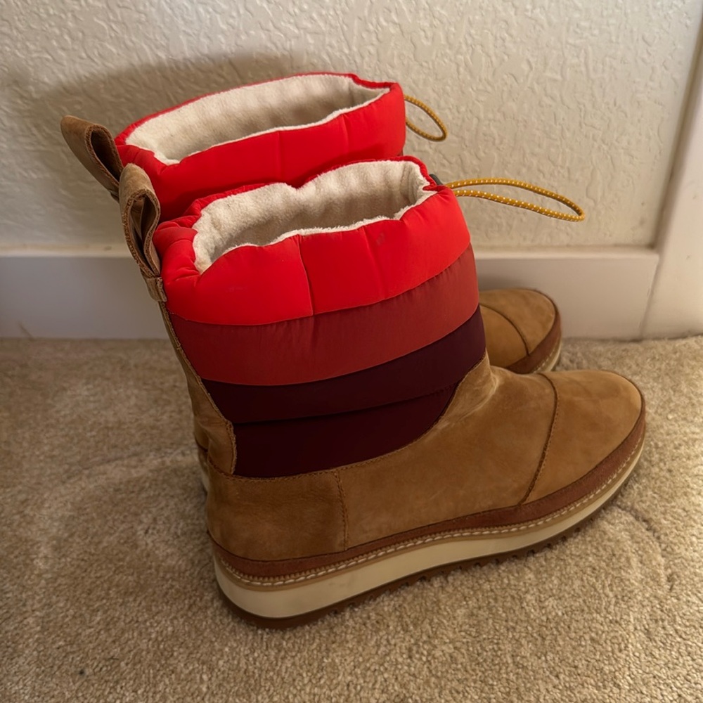 NWOT Toms Makenna boot size 9